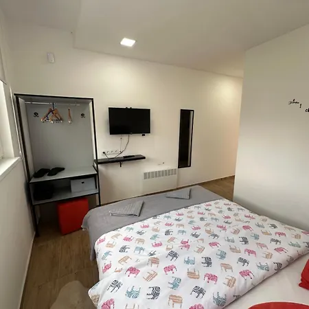 Ravne Energy فندق مبيت وإفطار